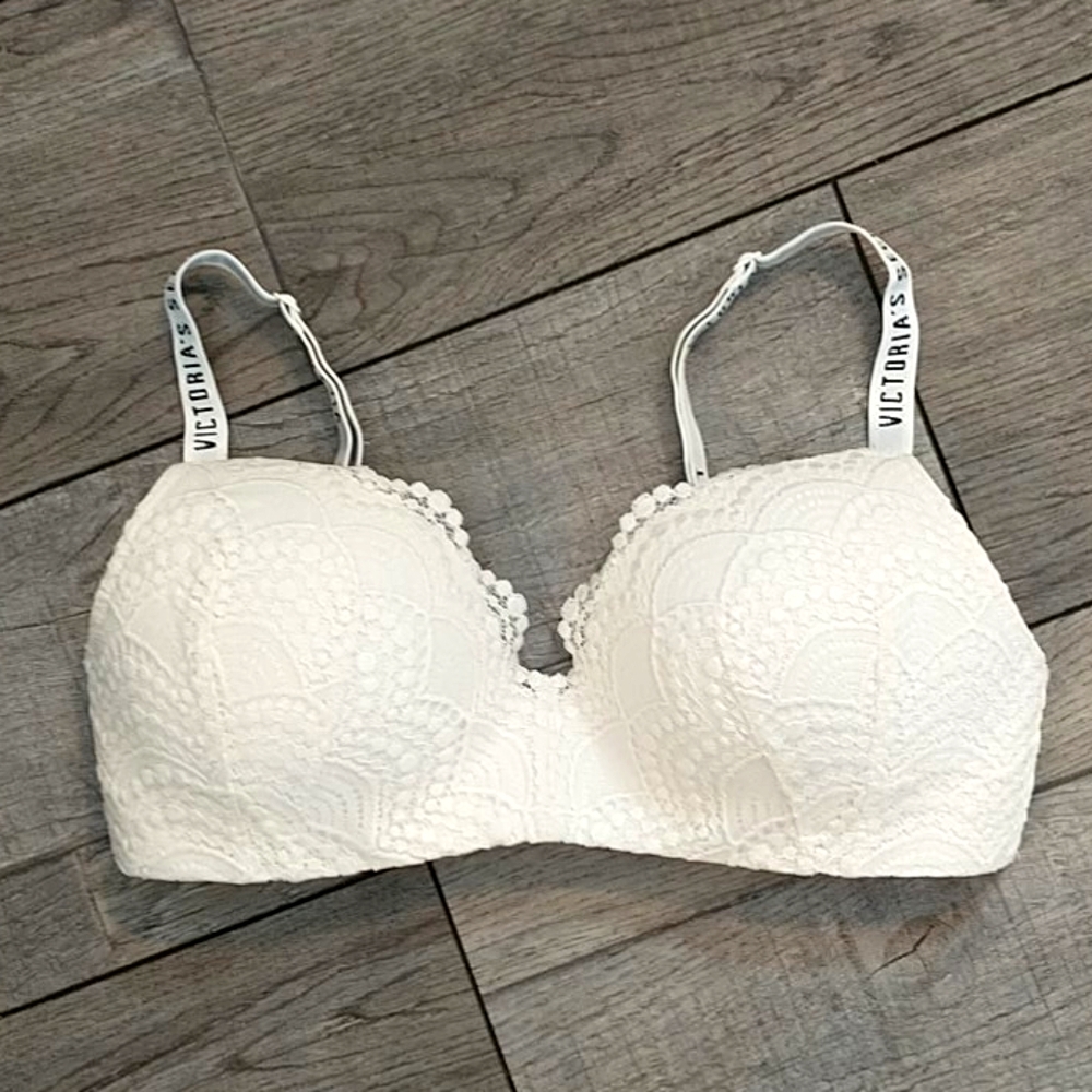 Victoria secret Lace molded cup wireless bra